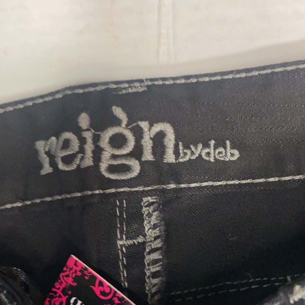 Reign shorts - Picture 7 of 8